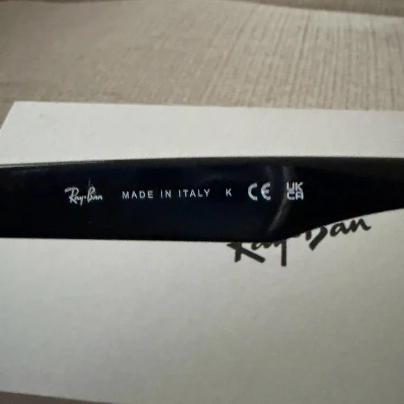 Ray-Ban Wayfarer Reverse Sunglasses with Black Case - Picture 3 of 7